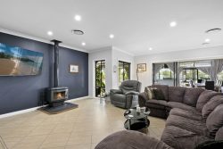 10 Watsons Pl, Aberglasslyn NSW 2320, Australia