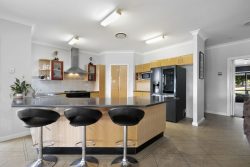 10 Watsons Pl, Aberglasslyn NSW 2320, Australia