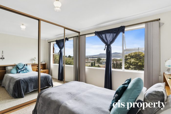 4 Kingswood Cres, Berriedale TAS 7011, Australia