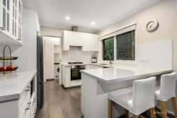 Unit 5/2 Malcolm Cres, Doncaster VIC 3108, Australia