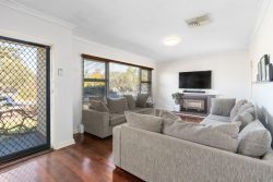 21 Mathews Pl, Belmont WA 6104, Australia