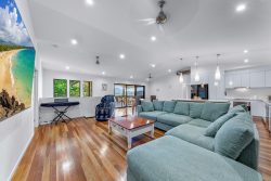 3 Raddle Ct, Cannonvale QLD 4802, Australia