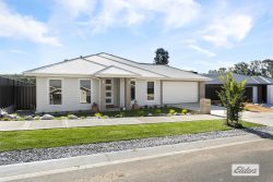 8 Ridley Ave, Leneva VIC 3691, Australia