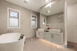 Unit 2/52 Rose Ave, Glen Waverley VIC 3150, Australia