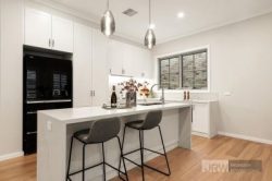 Unit 2/52 Rose Ave, Glen Waverley VIC 3150, Australia