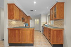 10 Seaton Cres, Cranebrook NSW 2749, Australia