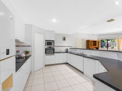 25 Jimilee St, Dundowran Beach QLD 4655, Australia