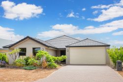 23 Billabong St, Yalyalup WA 6280, Australia