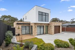 2 Boultbee Pl, Rokeby TAS 7019, Australia