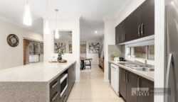 25 Driftwood Dr, Glen Waverley VIC 3150, Australia