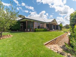 39 Falcon Dr, Calala NSW 2340, Australia