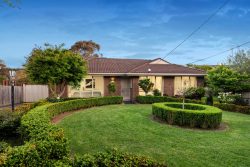 9 Landau Dr, Warranwood VIC 3134, Australia