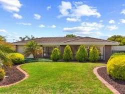 10 Larrimah Rd, Morphett Vale SA 5162, Australia