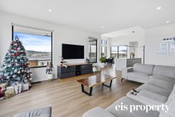 8 Lelia Cct, Oakdowns TAS 7019, Australia