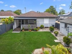 12 Miami Ave, Woy Woy NSW 2256, Australia