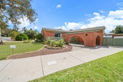 17 Newbery Cres, Page ACT 2614, Australia