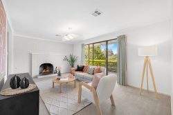 1 Nimmitabel Pl, Queanbeyan West NSW 2620, Australia