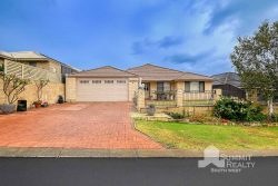 15 Sadler Cct, Australind WA 6233, Australia