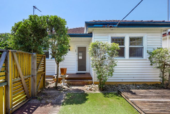 17 Terry Ave, Woy Woy NSW 2256, Australia