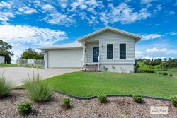 3 Waterfront Tce, Yungaburra QLD 4884, Australia