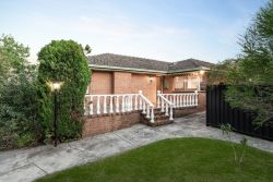 7 Attwood Ct, Viewbank VIC 3084, Australia