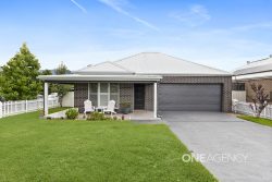 14 Balmoral Parade, Tullimbar NSW 2527, Australia