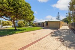 16 Beacon Rd, Lancelin WA 6044, Australia