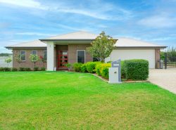 61 Federation Dr, Highfields QLD 4352, Australia