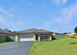 2 Francis Pl, Young NSW 2594, Australia