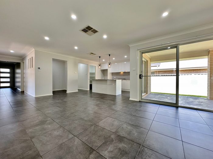 2 Francis Pl, Young NSW 2594, Australia