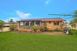 10 Hillsdale Cl, Gorokan NSW 2263, Australia