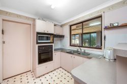 10 Hillsdale Cl, Gorokan NSW 2263, Australia