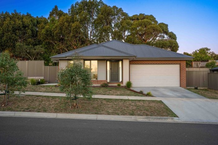 17 Home Valley Ch, Brown Hill VIC 3350, Australia