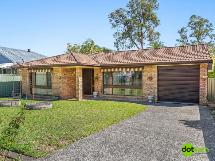 11 Inderan Ave, Lake Haven NSW 2263, Australia