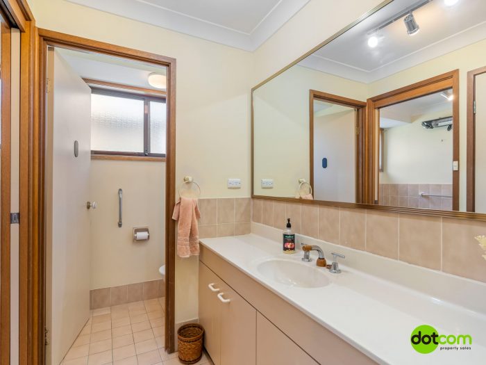 11 Inderan Ave, Lake Haven NSW 2263, Australia