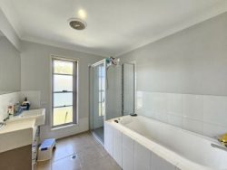 24 John Howe Cct, Muswellbrook NSW 2333, Australia