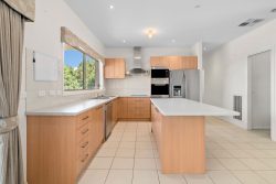 112 Arrowsmith St, Beveridge VIC 3753, Australia