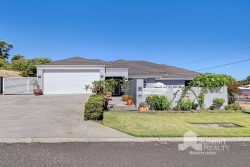 44 Mangles St, South Bunbury WA 6230, Australia