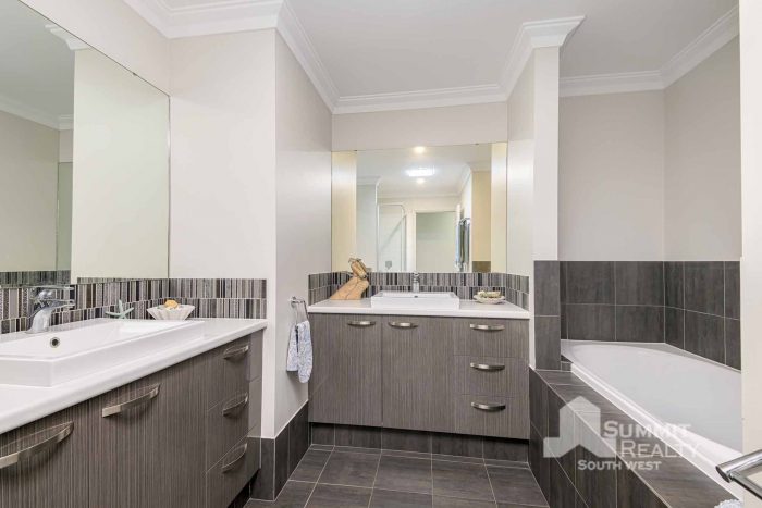 44 Mangles St, South Bunbury WA 6230, Australia