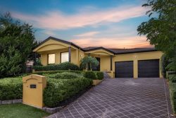 8 Silky Oak Cir, Jerrabomberra NSW 2619, Australia