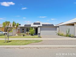 7 Carcione Ave, Secret Harbour WA 6173, Australia