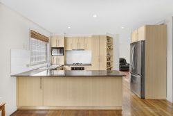 Unit 3/14 Toolagal Pl, Jerrabomberra NSW 2619, Australia