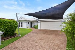 38 Bowerbird Ave, Eli Waters QLD 4655, Australia