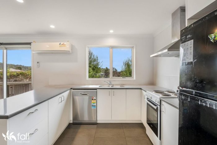 Unit 4/103 Groningen Rd, Kingston TAS 7050, Australia