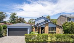 10 Jane Ellen Cres, Chittaway Bay NSW 2261, Australia