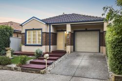 14 Lauricella Pl, Caroline Springs VIC 3023, Australia