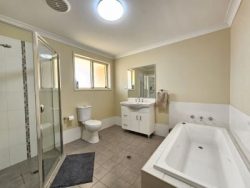 Unit 1/4 Northerly Cl, Muswellbrook NSW 2333, Australia