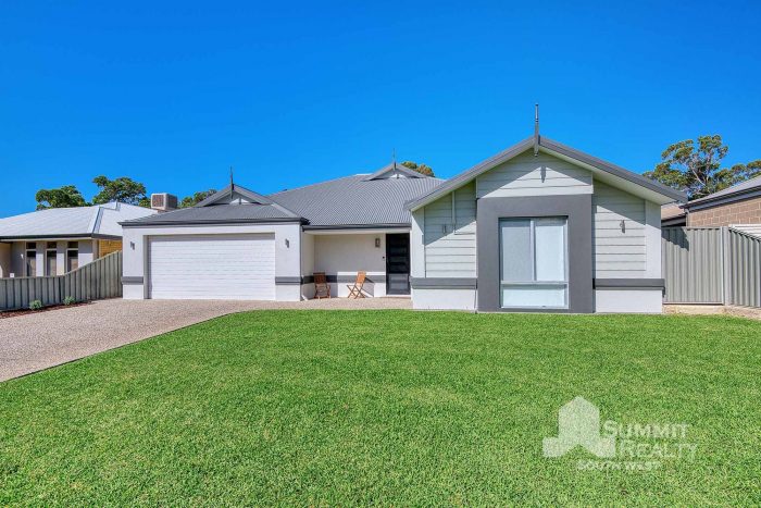 4 Seville Pl, Binningup WA 6233, Australia