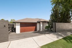 5 Selwyn Court, Skye VIC 3977, Australia