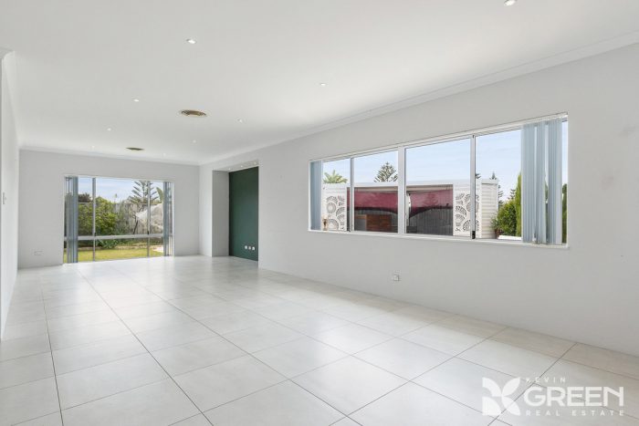 15 Grasshill Grange, Halls Head WA 6210, Australia